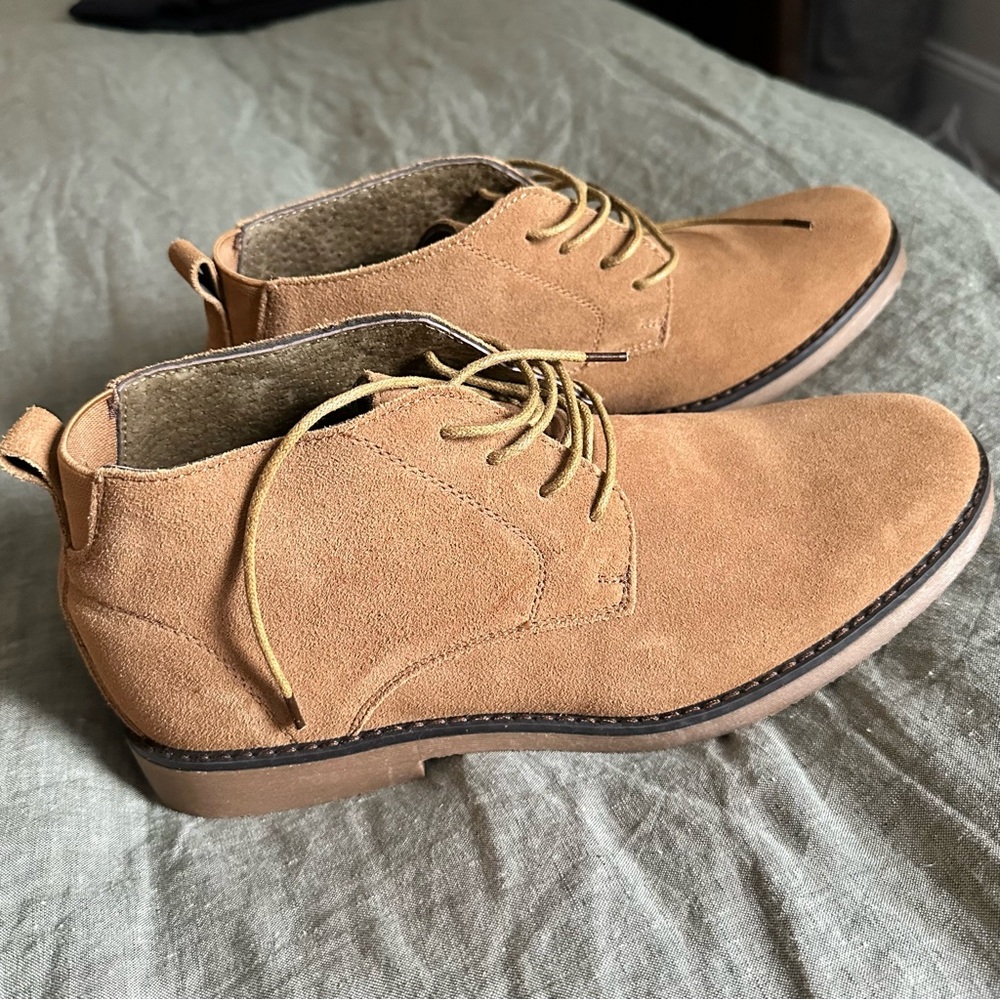 NWOT Bruno Marc Chukka Boots Size 10